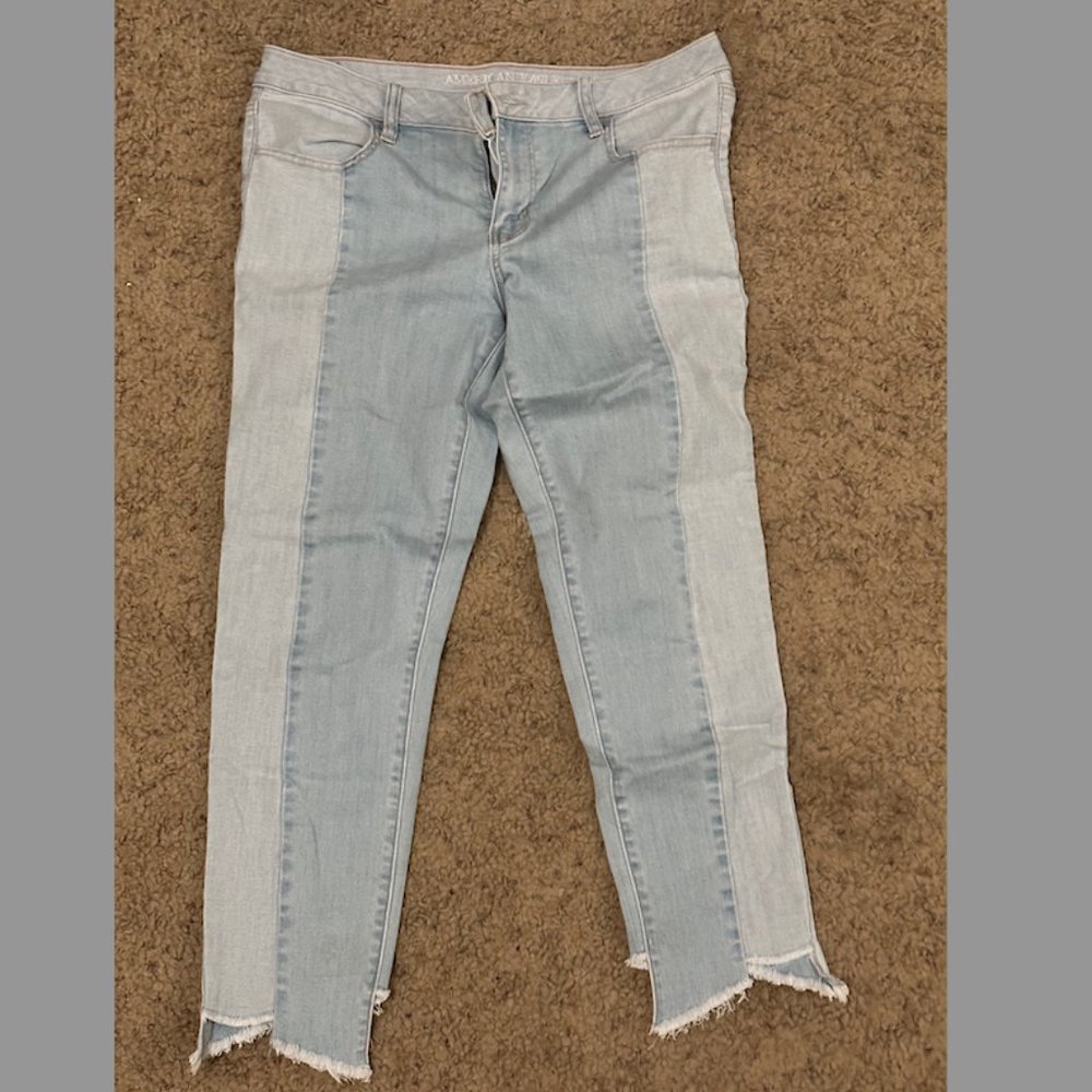 Two-Tone American Eagle Crop Jeans